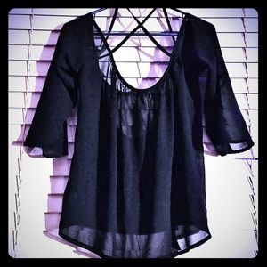 🌻 Black sheer criss cross top